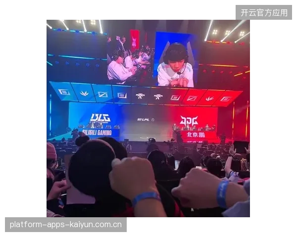 LPL加赛上路单杀震惊主持席，电竞激情再燃！