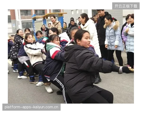 体操女子新秀完美演出，比分辉煌——青春的力量点亮未来