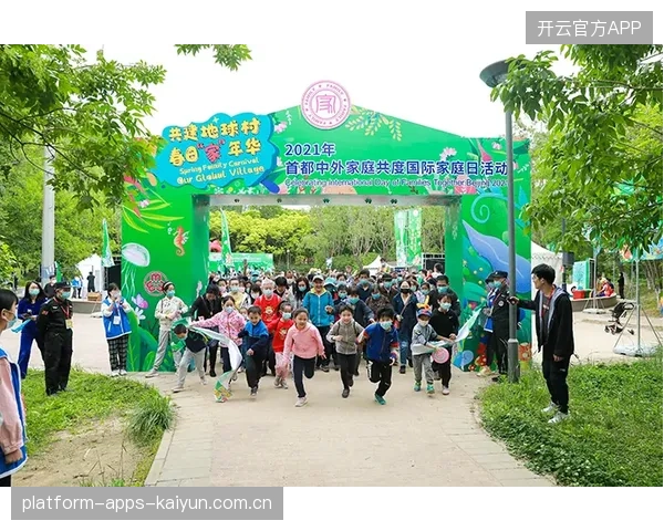 曼联外脚背挑传惊艳全场，拉什福德门前一蹬得手